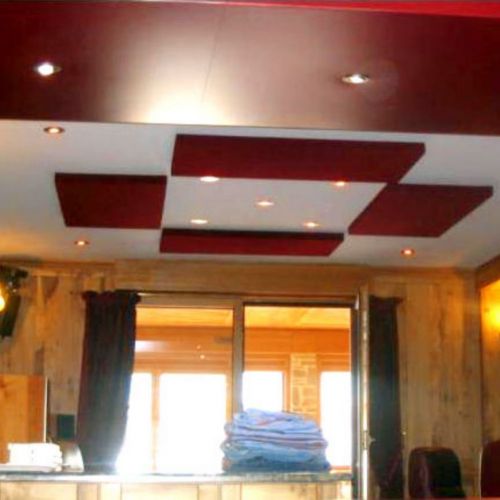 plafond-acoustique-salle-video-treilleres-toile-tendue-mur-plafond-tendu-ar-men-decoration.jpg