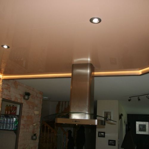 bandeau-led-en-separation-de-deux-plafonds-st-brevin-toile-tendue-mur-plafond-tendu-ar-men-decoration.jpg