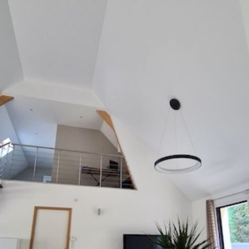 Acoustique - plafond de grande hauteur avec adaptation de suspension