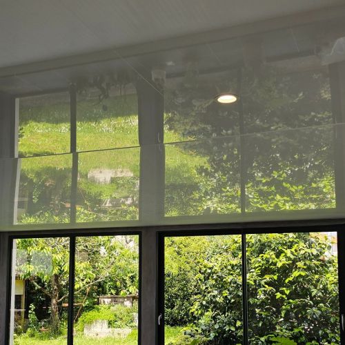 Toiles unies laquées brillantes - piscine intérieure - avec adaptation de spots led étanches
