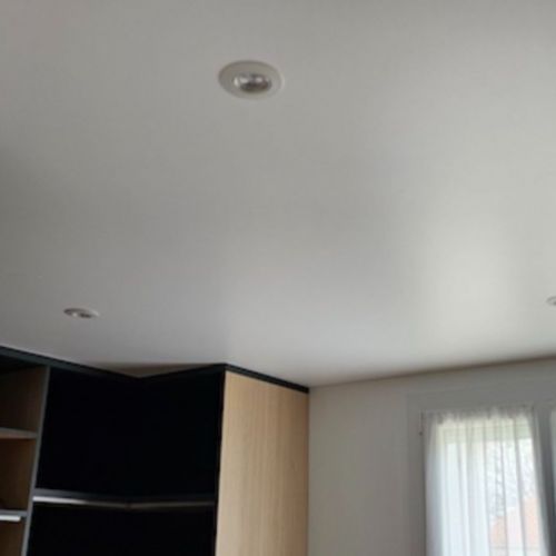 toiles unies - dressing - plafond blanc mat