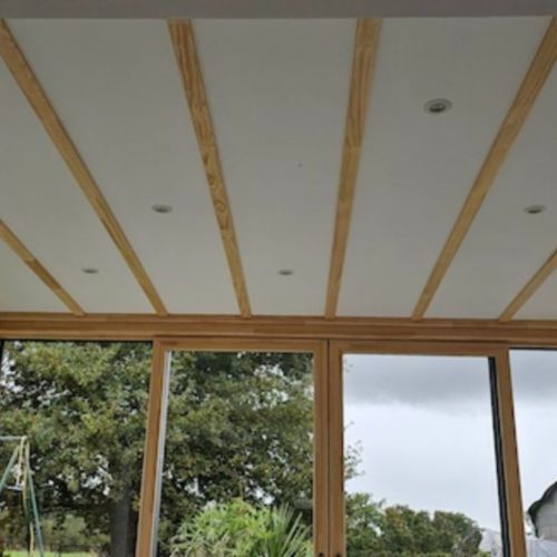 toiles unies - extension - plafond tendu entre poutres