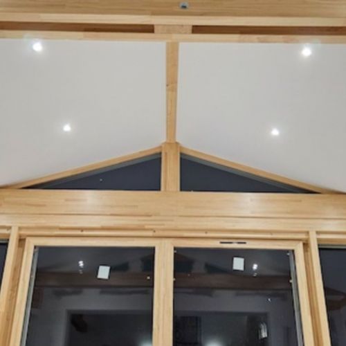toiles unies - extension - plafond tendu blanc mat - entre poutres