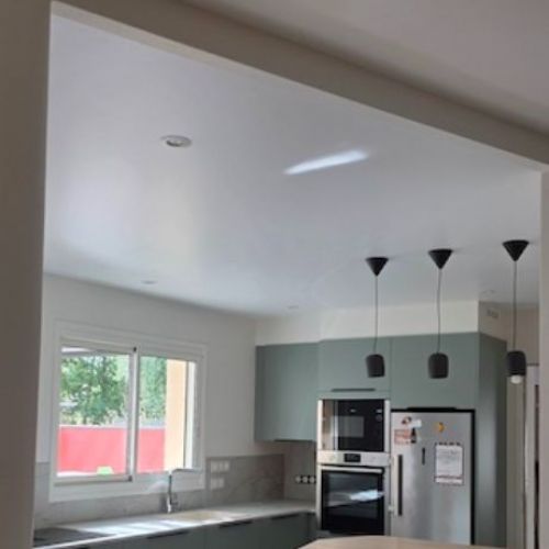 Plafond tendu blanc mat avec suspensions - cuisine - le cellier